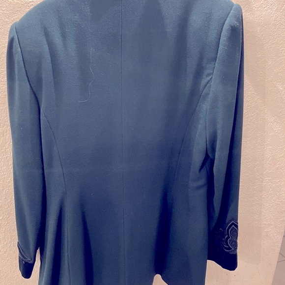 Albert Nipon Emerald Green Evening Suit
Jacket and Pencil Skirt - Picture 6 of 6